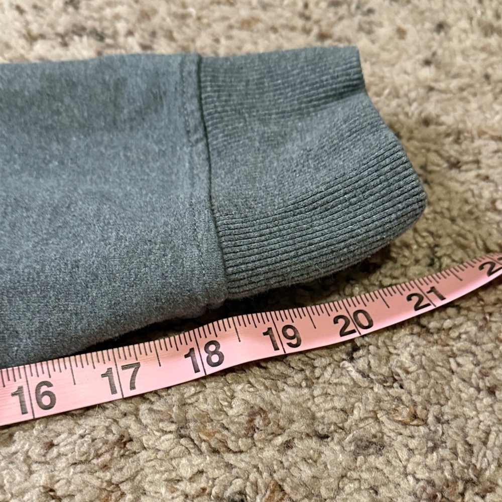 Patagonia Men's Heather Gray Hoodie - Picture 6 of 7